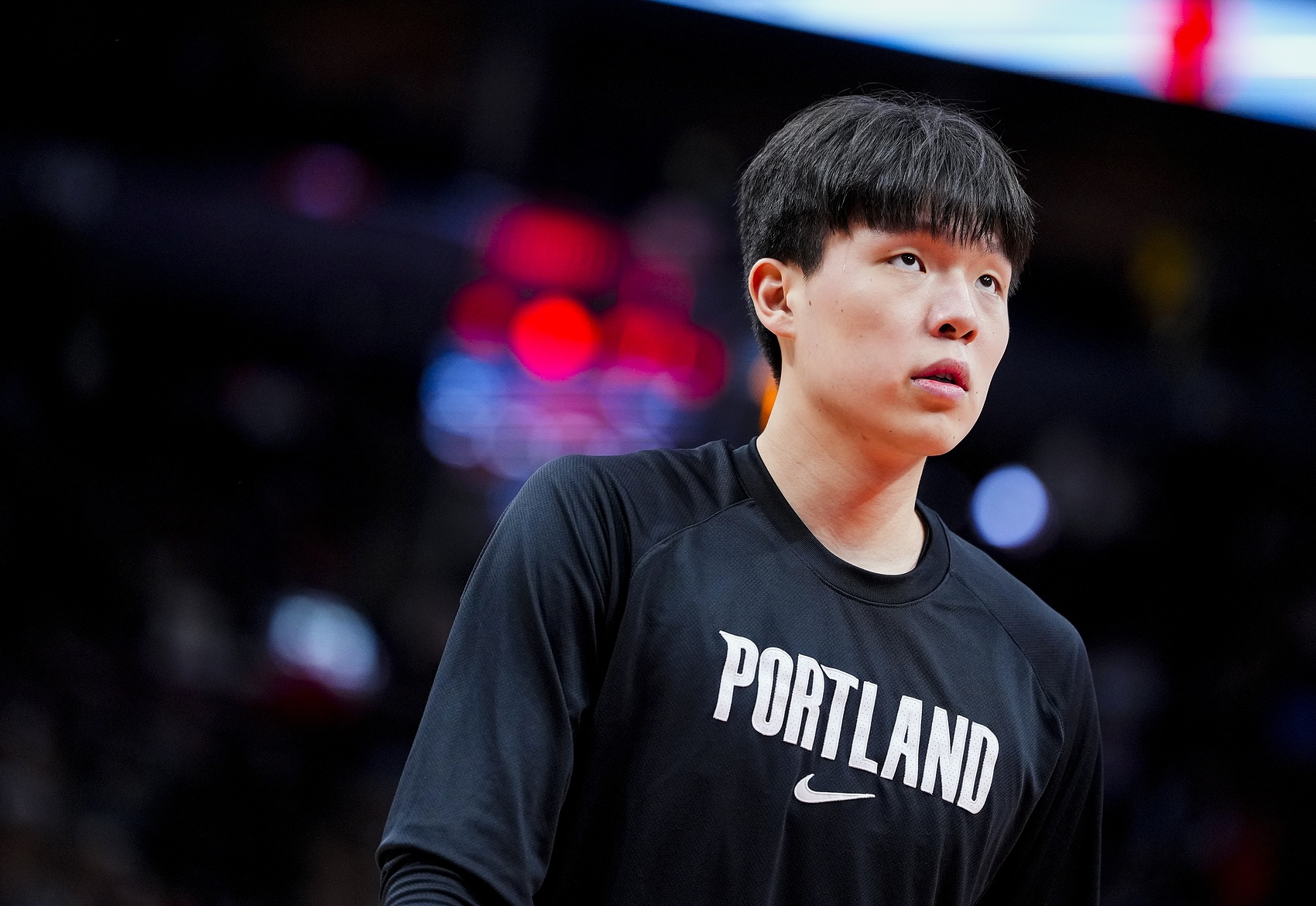 解说：尼克斯太能抢了 这比赛强度真让杨瀚森上可能情况会很被动